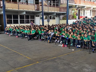 Cuenta cuentos Esc Prim Revolución (1)